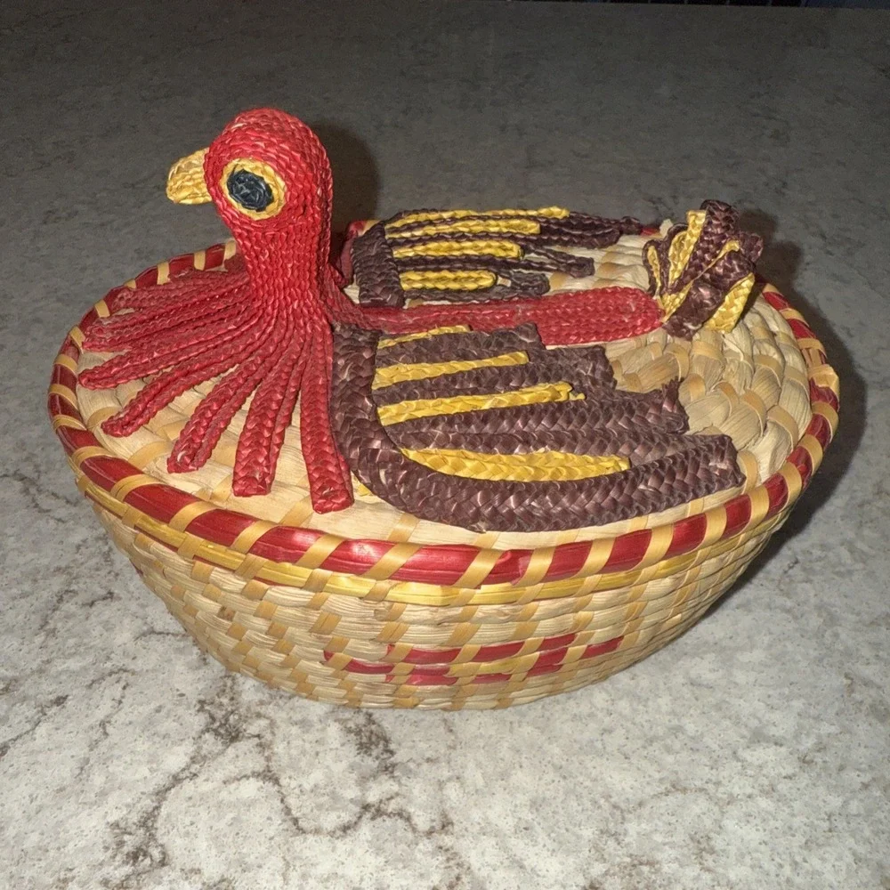 Vintage Handwoven Chicken Basket with Lid Straw Coiled Cottage Farmhouse 7.5x5.5